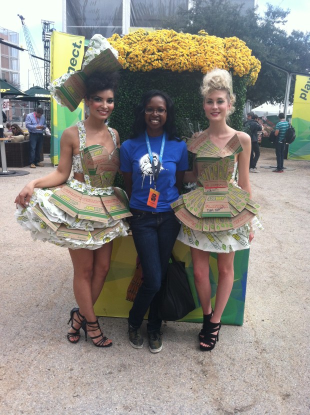 Here i am trying to look cute with the Subway girls, eat fresh and free!
