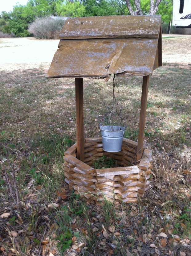 anyone remember that cartoon where the baby duck keeps repeating "water do gown the hooole"?? oh im the only one, okay nevermind moving along....literally